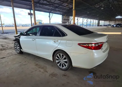 2015 Toyota Camry Xse z USA, uszkodzony, nr VIN 4T1BK1FK1FU553867